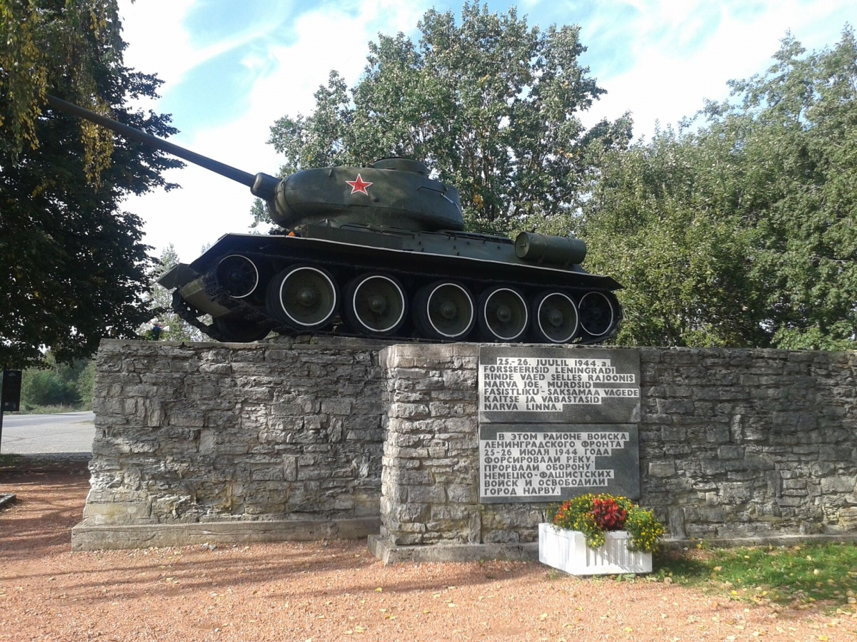 Власти эстонской Нарвы решили демонтировать памятник советскому Т-34