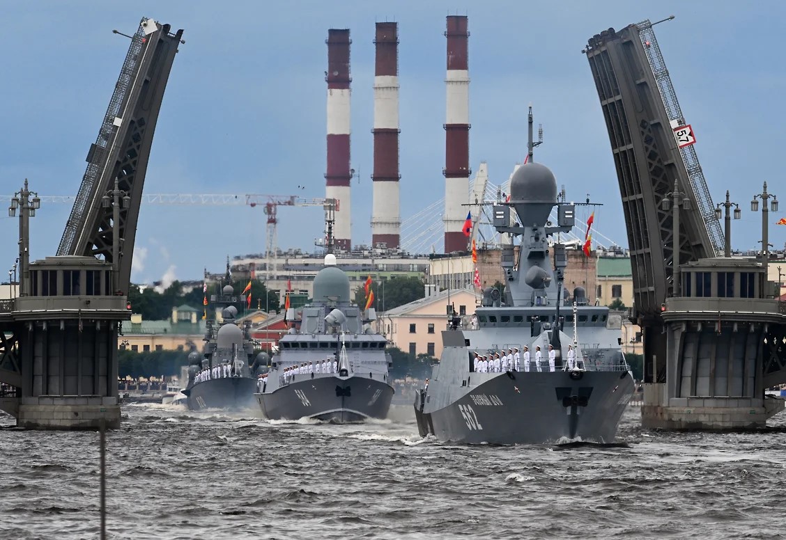 Страна чествует  флотское  братство России