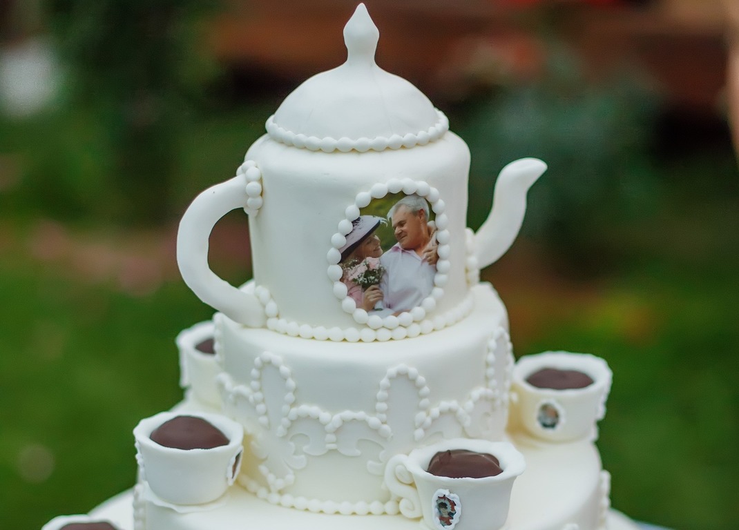 Начали повторить торты фарфор. Торт на фаянсовую свадьбу. Фарфоровый торт. Фарфоровая свадьба. Свадебный торт на фарфоровую.