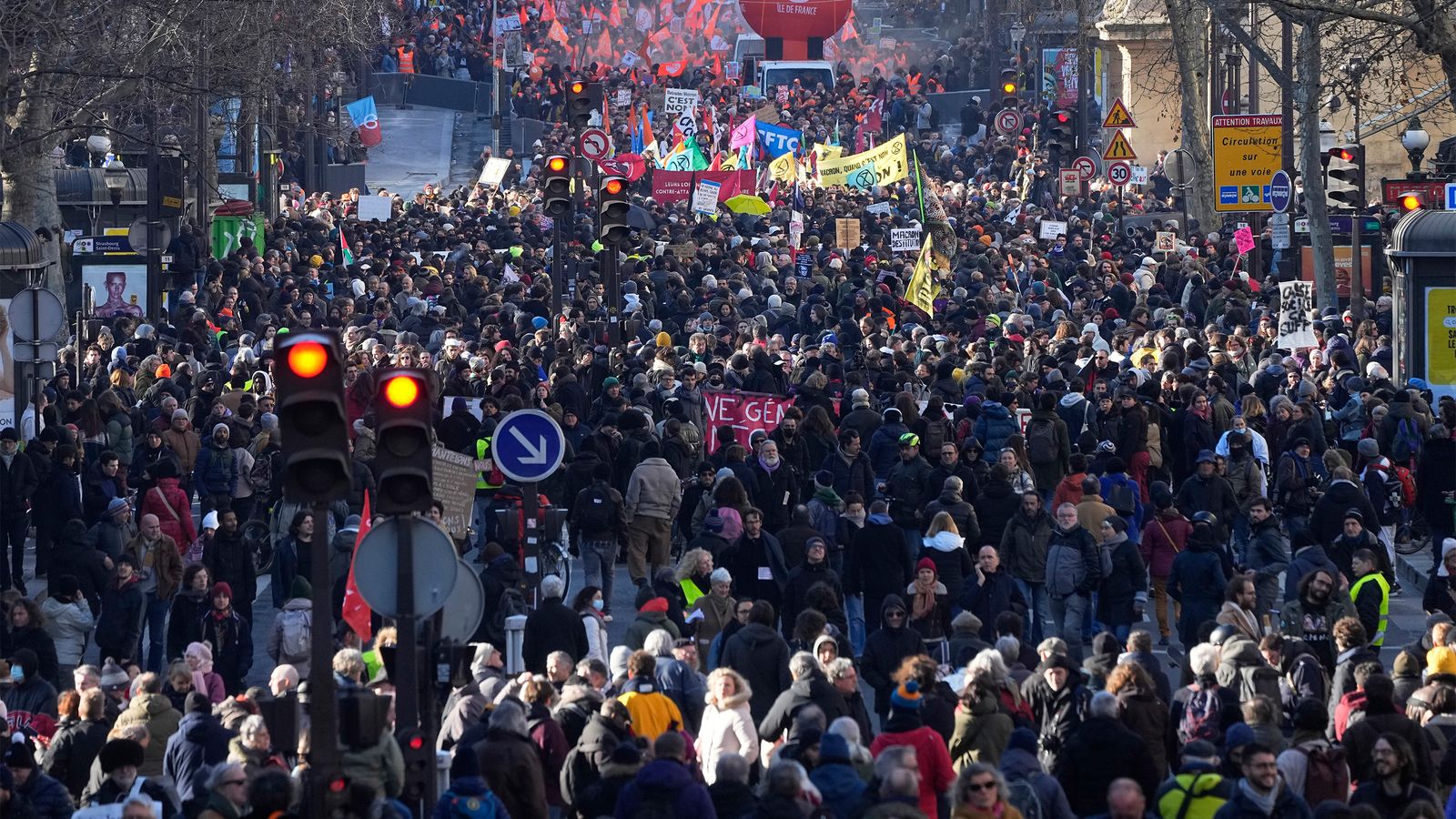 Франция: "Нет" реформам Макрона