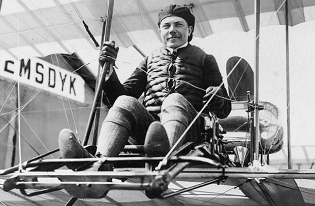 Первый пилот России погиб как большевик