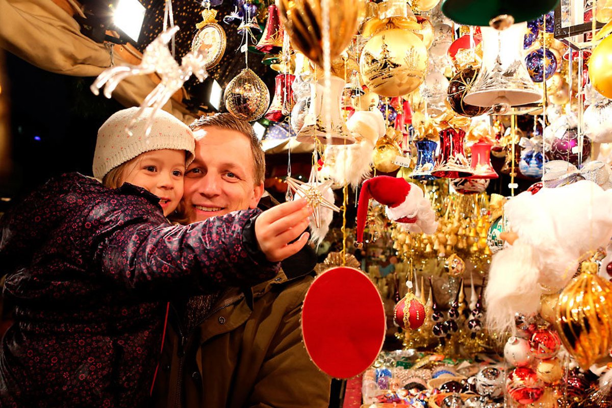 Christmas bazaar. Новогодняя ярмарка. Рождественские ярмарки. Рождественская ярмарка. Предновогодняя суета.