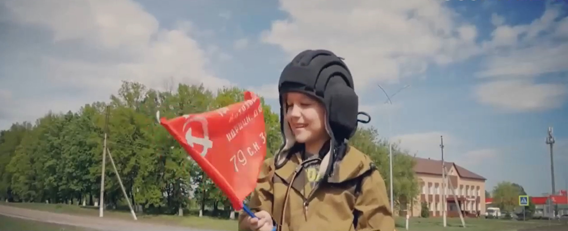 "Провожатому" Алеше фронтовики подарили особый флаг
