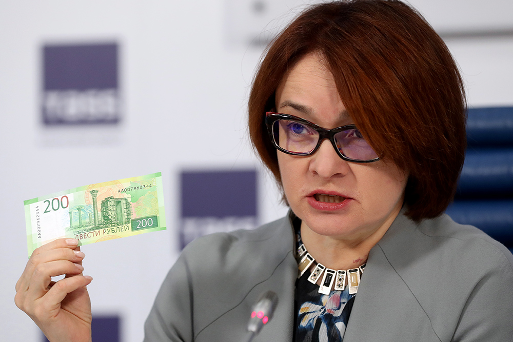 Из-за чего слабеет рубль?