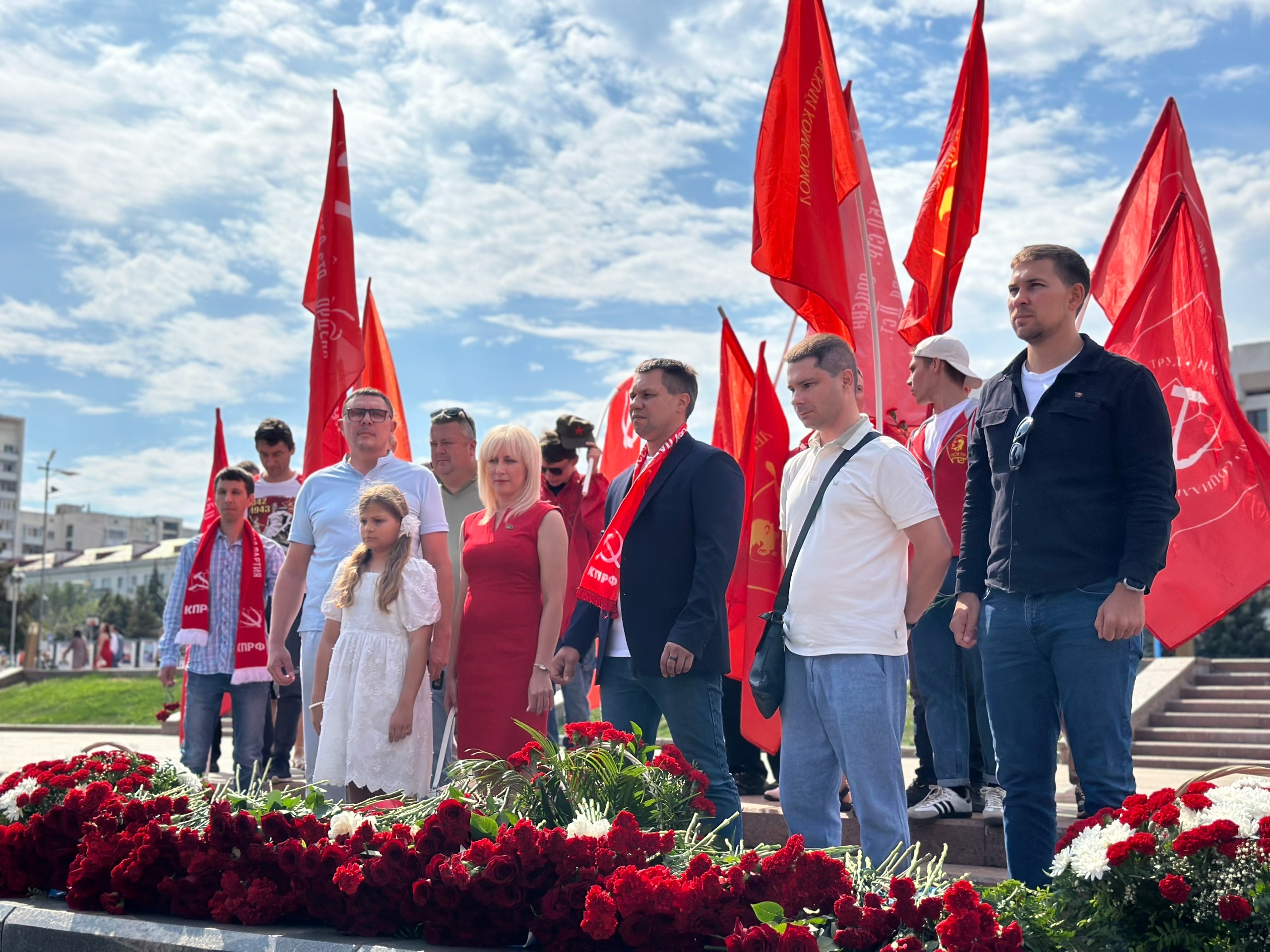 Самарские коммунисты и комсомольцы почтили память героев Курской битвы