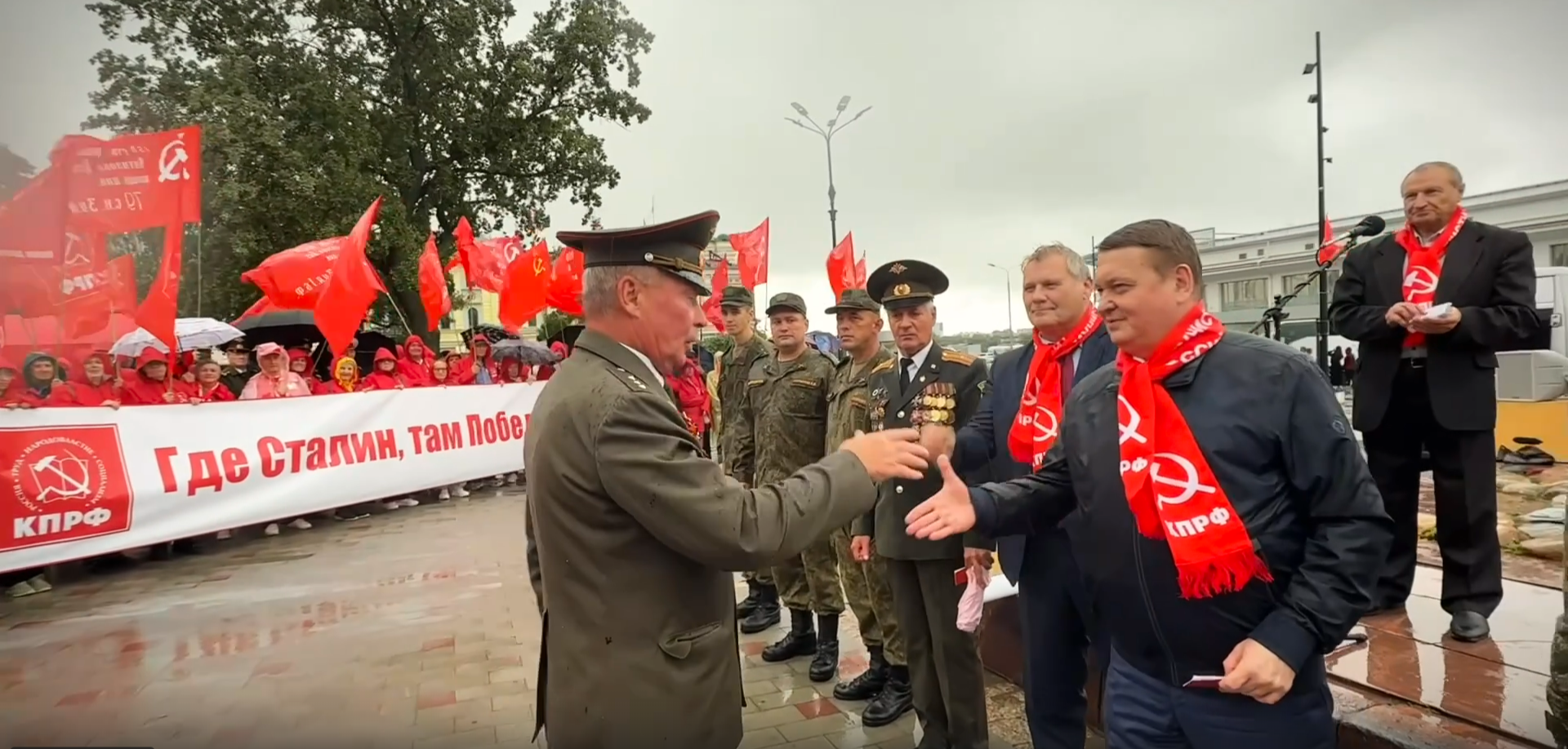 Нижегородские коммунисты провели акцию «Памятнику Сталину – в Нижнем Новгороде быть!»