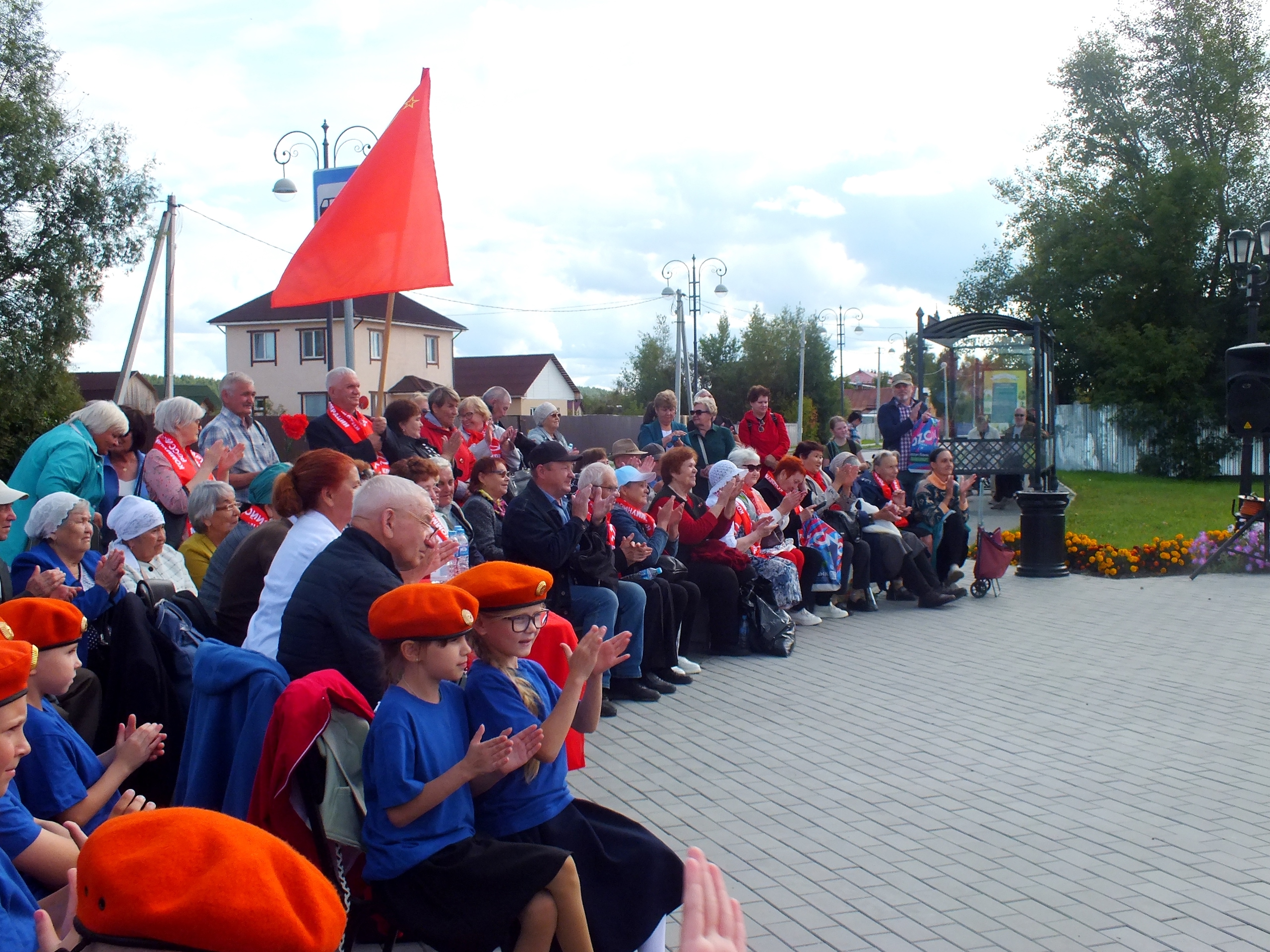 Тобольск: «Пламя героев» – конкурс песен и стихов у памятника В.И. Ленину