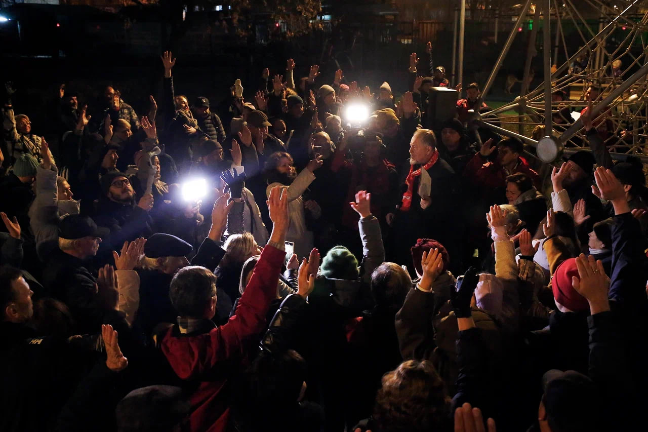 В Москве «закупорили» поликлиники и детские площадки
